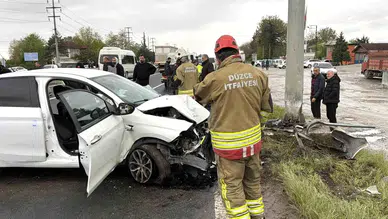 Otomobil EDS Tabelasına Çarptı: Sürücü İtfaiye Ekiplerince Kurtarıldı!