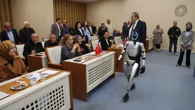 Meclisteki Robot Üye: Duygusal Anlar Yaşandı!
