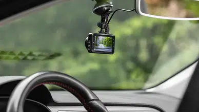 Trafikte Yeni Dönem! Telefon Tutucu, Araç Kamerası ve Ses Sistemlerine Net Kurallar Geldi