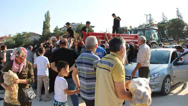 Amasya'da Genç Çiftçi 150 Bin Liralık Patatesi Ücretsiz Dağıttı!