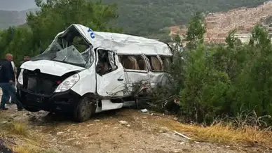 Minibüs Uçuruma Yuvarlandı: 17 Yaralı