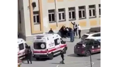 Lisede Dehşet! Bıçaklı Kavga Çıktı