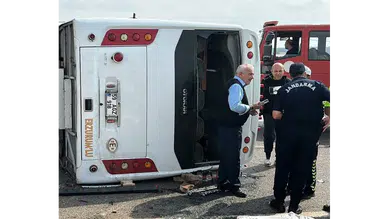 Yolcu Otobüsü Devrildi: 17 Yaralı!
