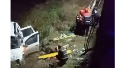 Otomobil Dereye Uçtu: 5 Yaralı!
