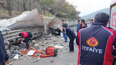 Balık Yüklü Kamyon Devrildi: 1 Ölü!