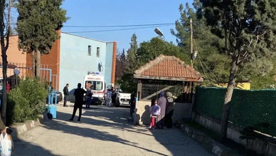 Okul Bahçesinde Servis Aracı 8 Yaşındaki Öğrenciye Çarptı