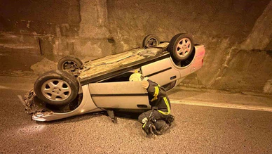 Tünelde Korkutan Kaza! Otomobil Takla Attı