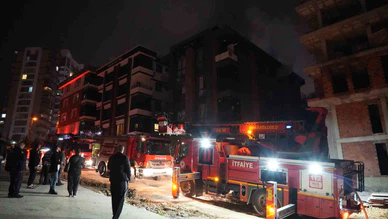 Apartman dairesinde yangın paniği: Sakinler canını kurtardı