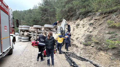 Devrilen Hafriyat Kamyonunun Sürücüsü Hayatını Kaybetti