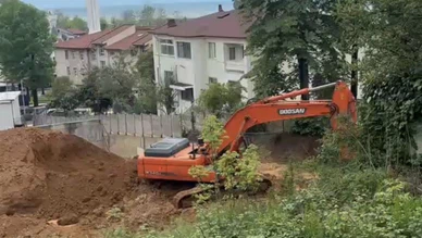 Heyelan Paniği: 6 Katlı Binanın Bahçesi Çöktü