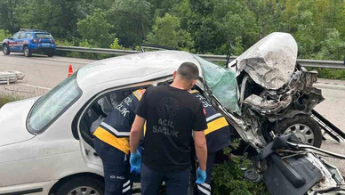 Feci Kaza: Kamyonet Duran Otomobile Çarptı, 5 Yaralı