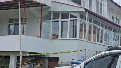 Genç Adam Evde Bıçaklanmış Halde Bulundu
