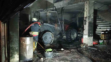 Sanayi Sitesinde Yangın Paniği: Traktör Kül Oldu