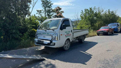 Kamyonet Pat Pata Çarptı: 1 Yaralı