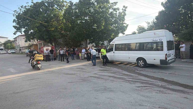 İşçi Servisi ile Otomobil Çarpıştı: 5 Kişi Yaralandı