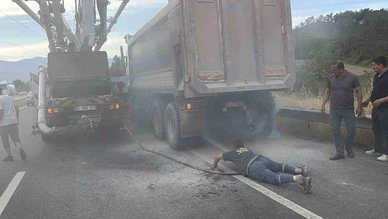 Seyir Halindeki Kamyonun Lastiği Alev Aldı! F