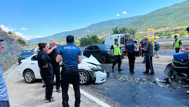 İki Otomobil Çarpıştı: 1'i Çocuk 5 Yaralı