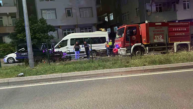 Park Halindeki Araçlara Çarptı: 2'si Ağır 3 Yaralı