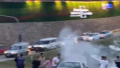 Trafik Işıklarında Otomobil Alev Aldı: Sürücülerin Müdahalesi Faciayı Önledi