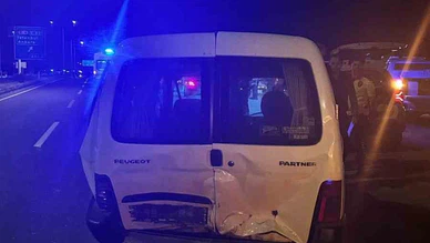 İki Araç Çarpıştı: 2 Kişi Yaralandı