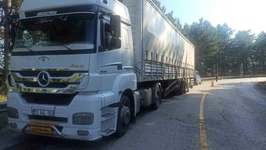 Dorse Otomobile Çarptı: 4 Kişi Yaralandı