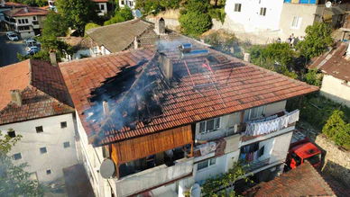 3 Katlı Evin Çatısında Yangın!