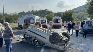 Tırla Çarpışan Otomobil Takla Attı: 4 Kişi Yaralandı