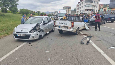 3 Araçlı Zincirleme Kaza: 8 Yaralı