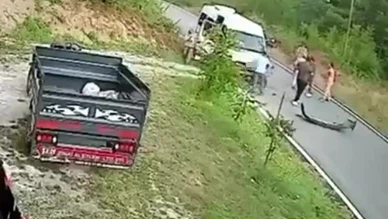 İşçi Servisi ile Otomobil Çarpıştı: 4 Yaralı