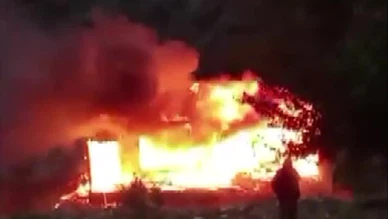 Amasya’da ahşap ev alev alev yandı