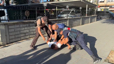 Kavga Polis Merkezi Önüne Taştı!