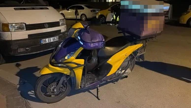 Taksi ile Motosiklet Çarpıştı: Motokurye Yaralandı