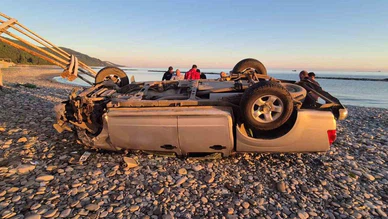 Pikap Halk Plajına Uçtu: 2 Yaralı