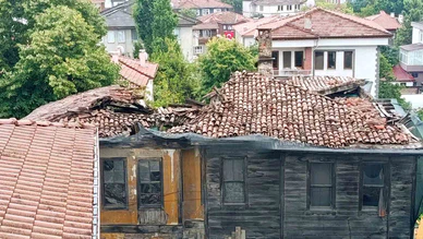 Sağanak Tarihi Binayı Vurdu: Çatı Çöktü
