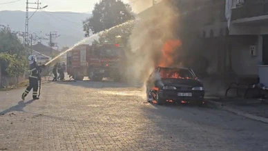 Araçtaki Yangın 2 Katlı Binaya Sıçradı!