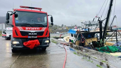 Su alarak batma tehlikesi olan tekneye ekipler müdahale etti