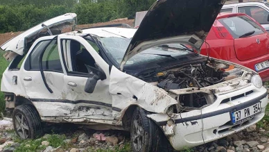 Trafik Kazası: İki Araç Çarpıştı, İki Kişi Yaralandı!