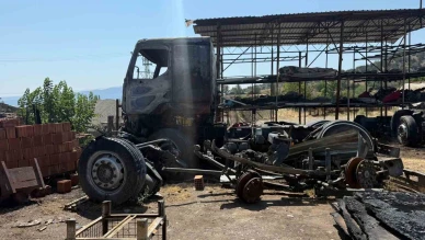 Çorum’da trafo patladı: Oto geri dönüşüm atölyesi ve arı kovanları yandı