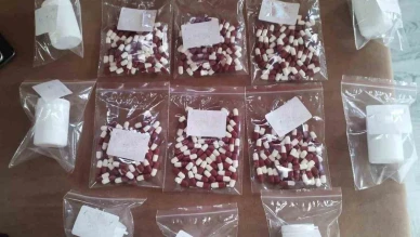 Cips paketinden uyuşturucu çıktı, silahlar ele geçirildi