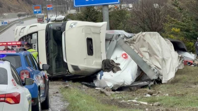 Almanya’dan Türkmenistan’a giden tır devrildi: 1 yaralı