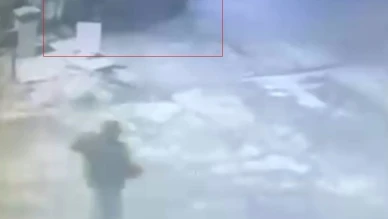 Beton bariyere çarpan otomobil kazası