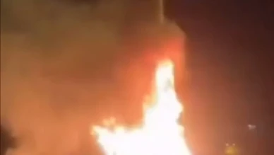 Park halindeki minibüs alevlere teslim oldu