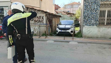 Kaldırımı kapatan bariyer kazaya neden oldu: 2 yaşındaki çocuk yaralandı