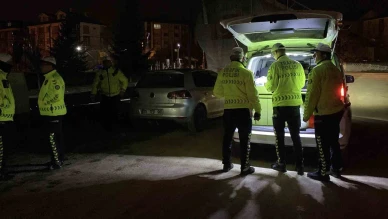 Vatandaşların ihbarı üzerine yakalandı: Abartı egzozlu araç trafikten men edildi