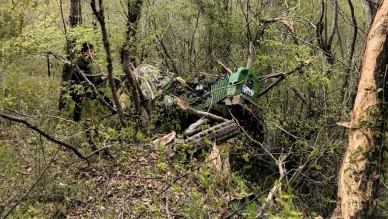 Traktör devrildi, sürücü yaralandı