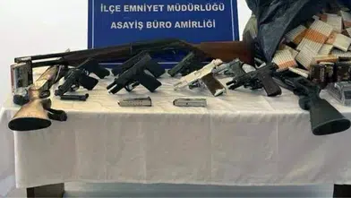 Ruhsatsız Silah Operasyonu! Çok Sayıda Silah ve Kaçak Makaron Ele Geçirildi