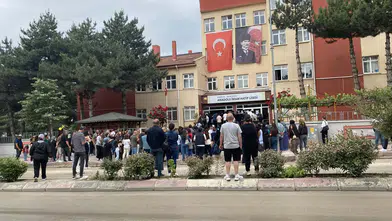 Merzifon’da LGS Sessizliği! Okul Önünde Dikkat Çeken Bekleyiş