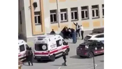 Lisede Dehşet! Bıçaklı Kavga Çıktı