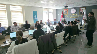 Amasya’da sosyal hizmet uzmanlarına yapay zekâ eğitimi