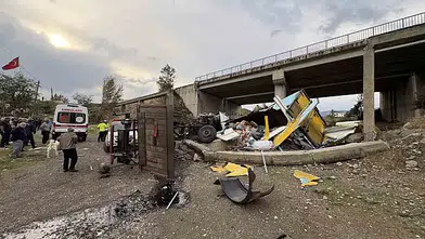 Kargo Kamyonu Köprüden Uçtu: 1 Ölü!